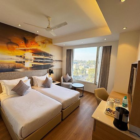 Tulip Inn Zirakpur Εξωτερικό φωτογραφία