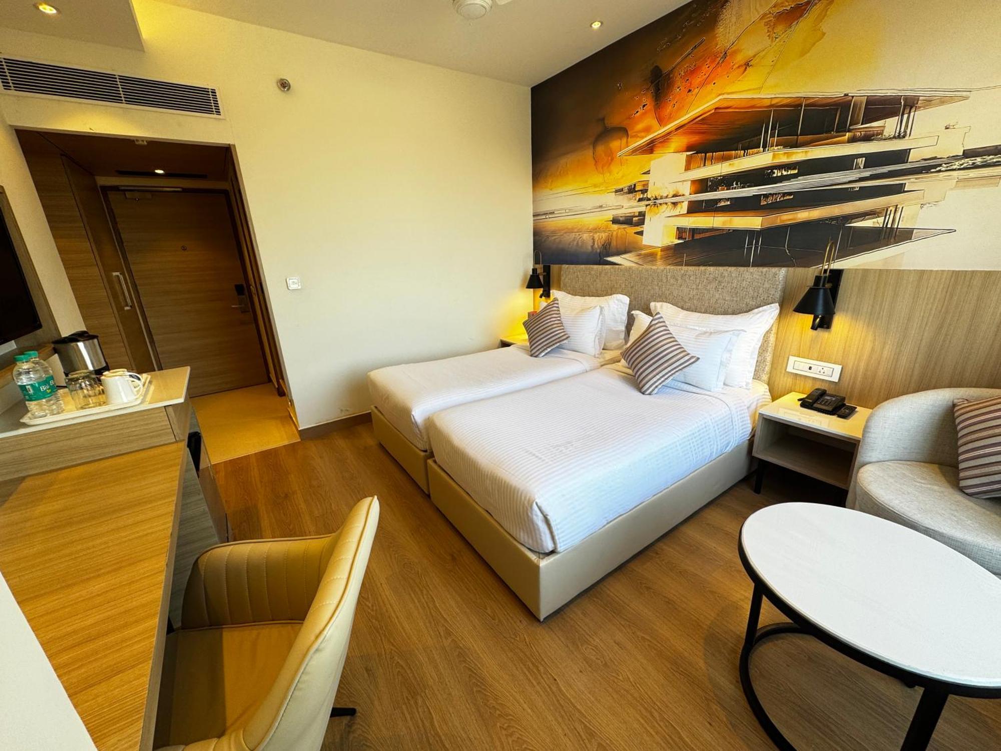 Tulip Inn Zirakpur Εξωτερικό φωτογραφία