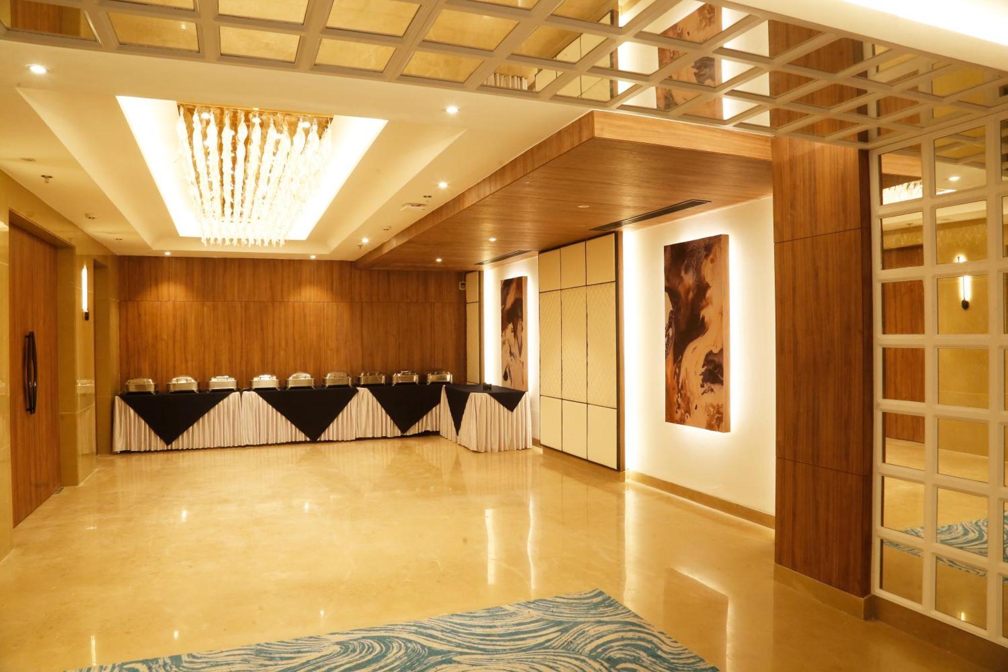 Tulip Inn Zirakpur Εξωτερικό φωτογραφία