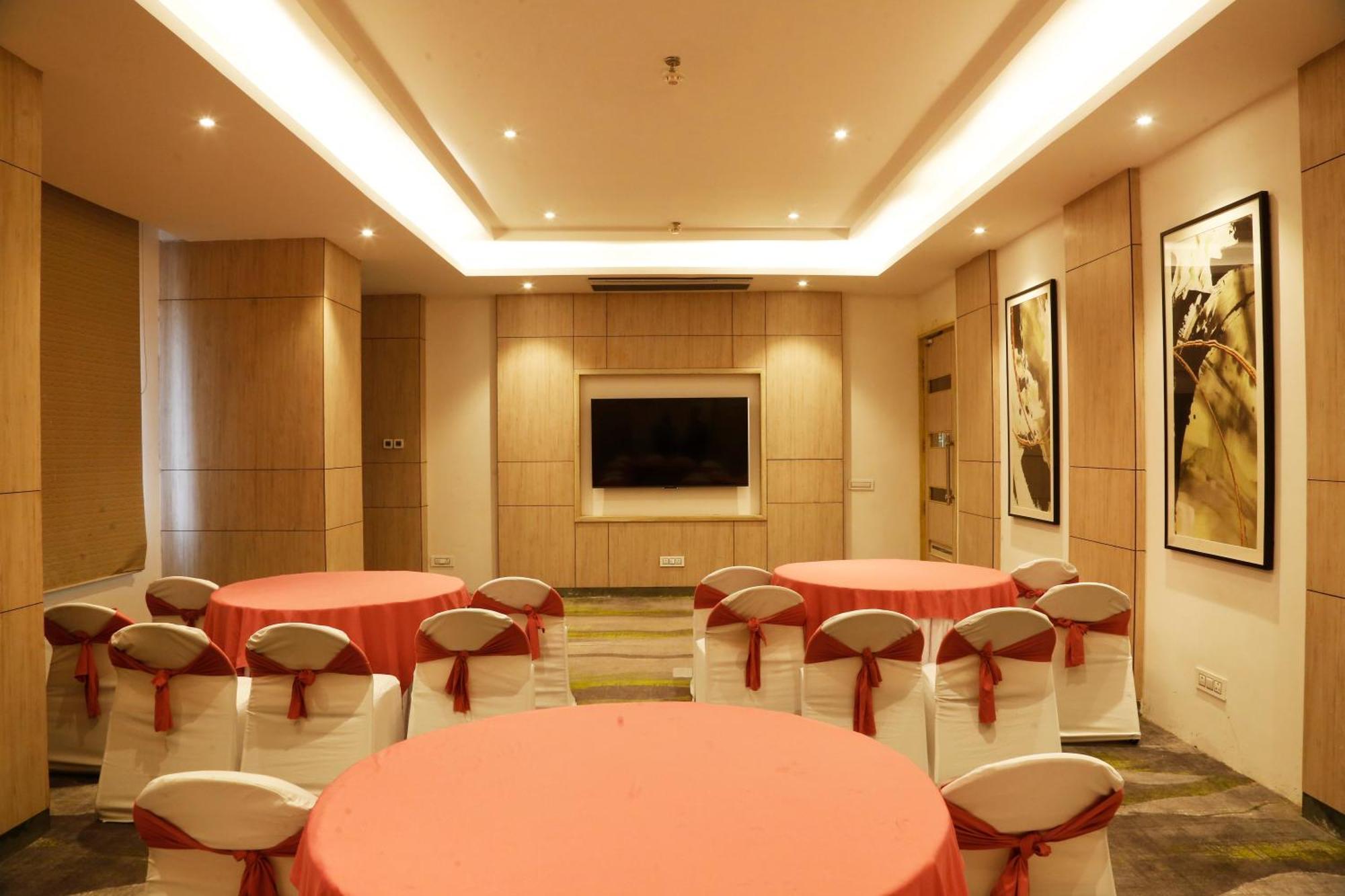 Tulip Inn Zirakpur Εξωτερικό φωτογραφία