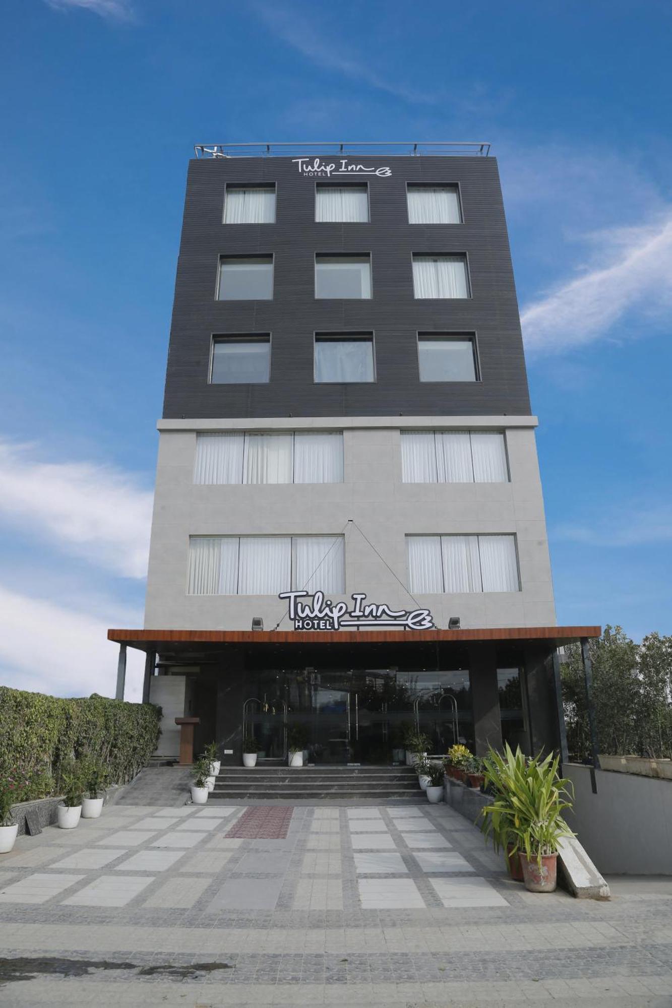 Tulip Inn Zirakpur Εξωτερικό φωτογραφία