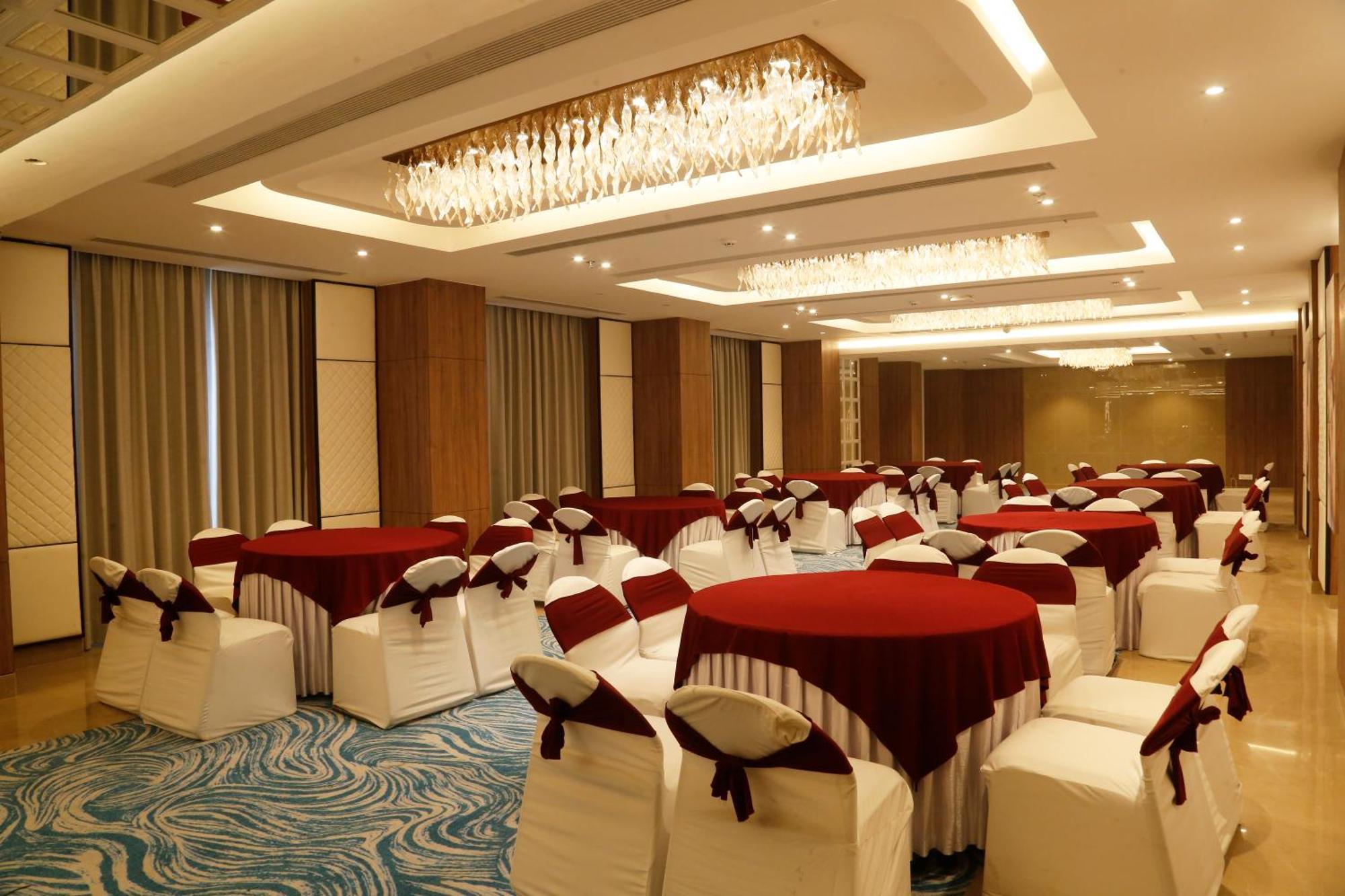 Tulip Inn Zirakpur Εξωτερικό φωτογραφία