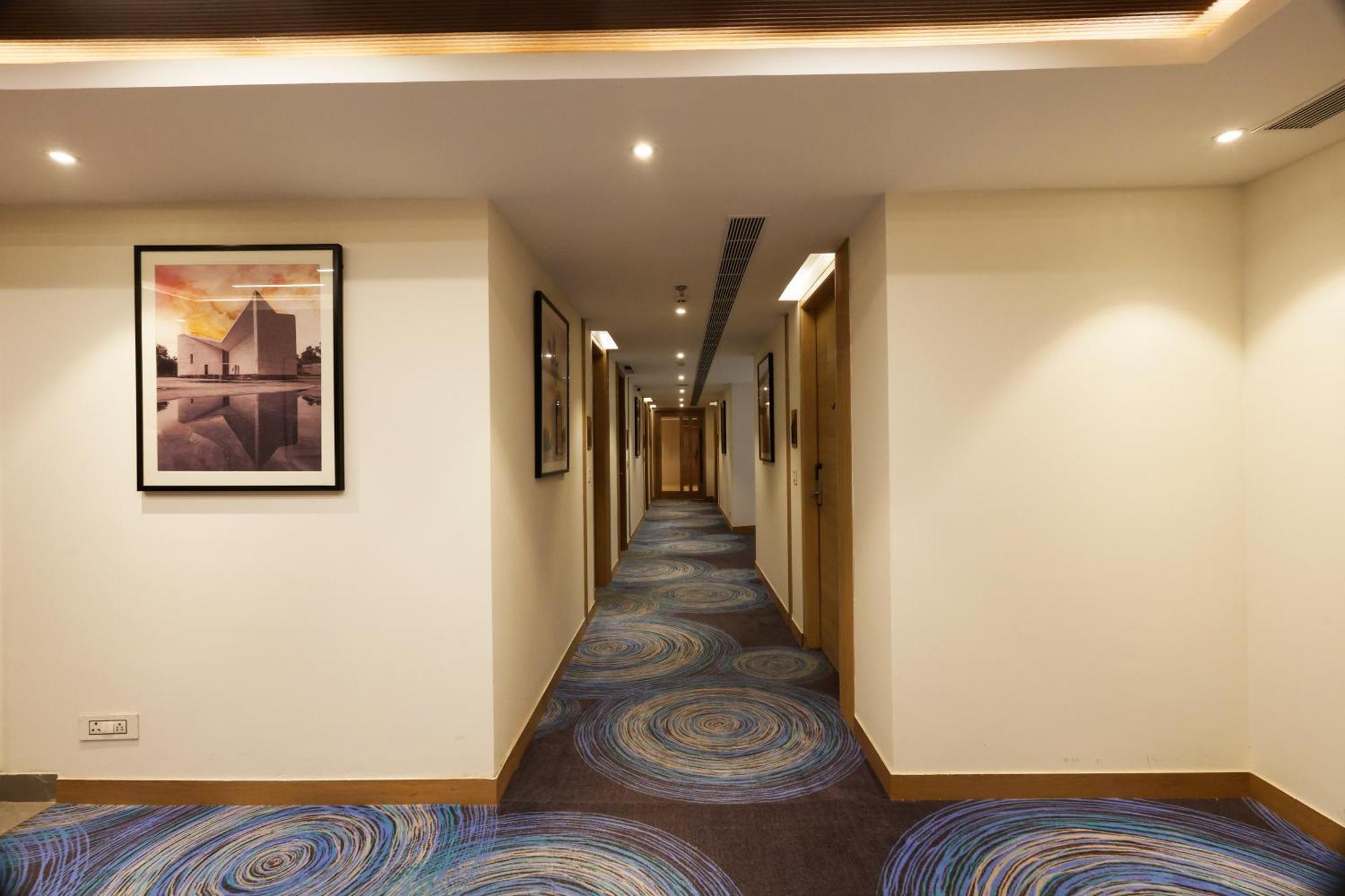 Tulip Inn Zirakpur Εξωτερικό φωτογραφία