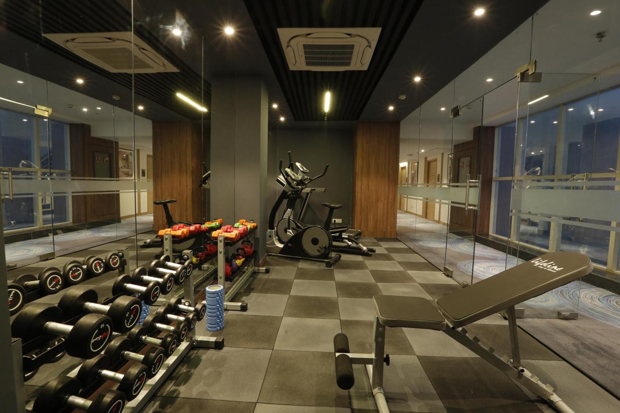 Tulip Inn Zirakpur Εξωτερικό φωτογραφία