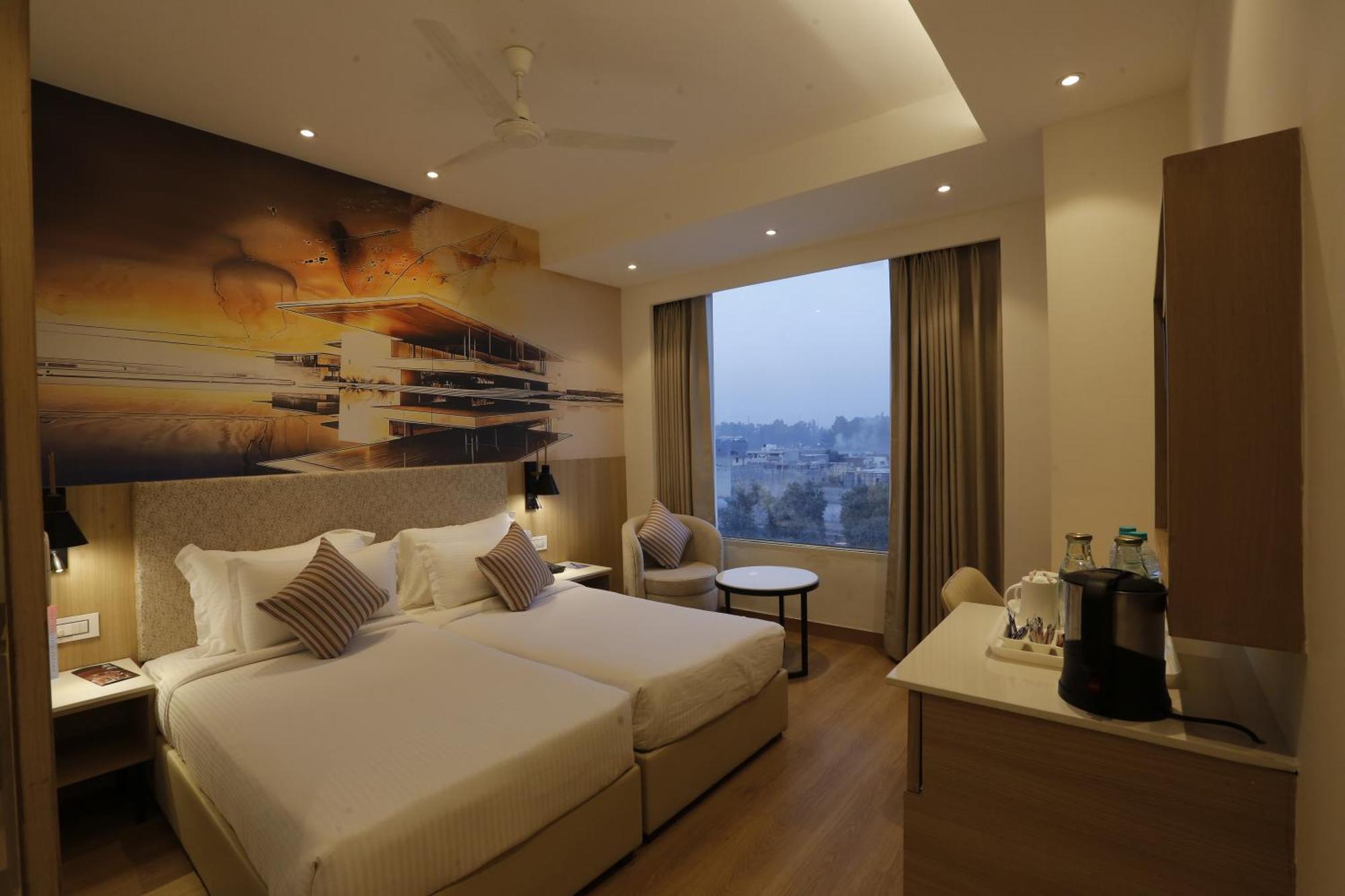 Tulip Inn Zirakpur Εξωτερικό φωτογραφία