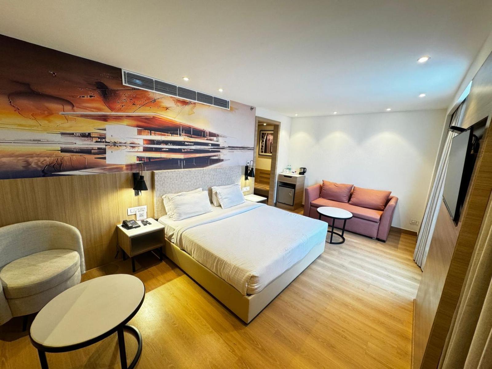Tulip Inn Zirakpur Εξωτερικό φωτογραφία