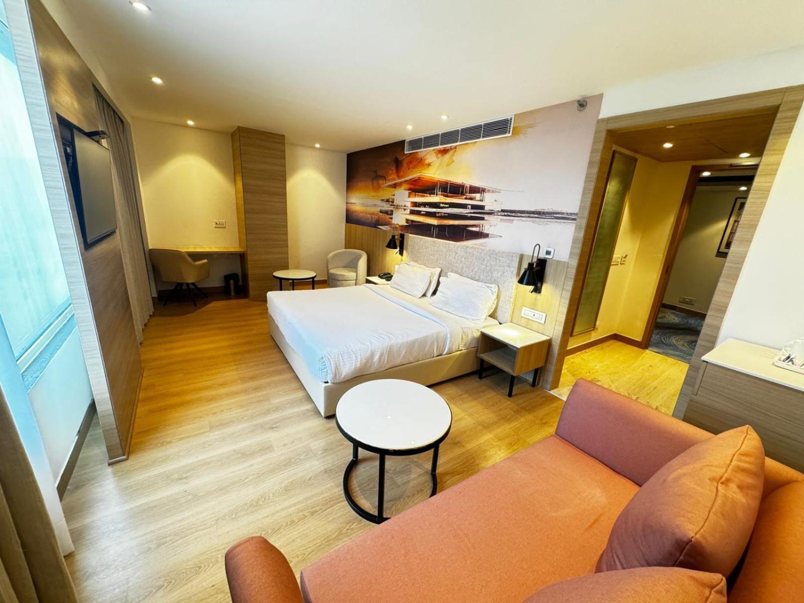 Tulip Inn Zirakpur Εξωτερικό φωτογραφία