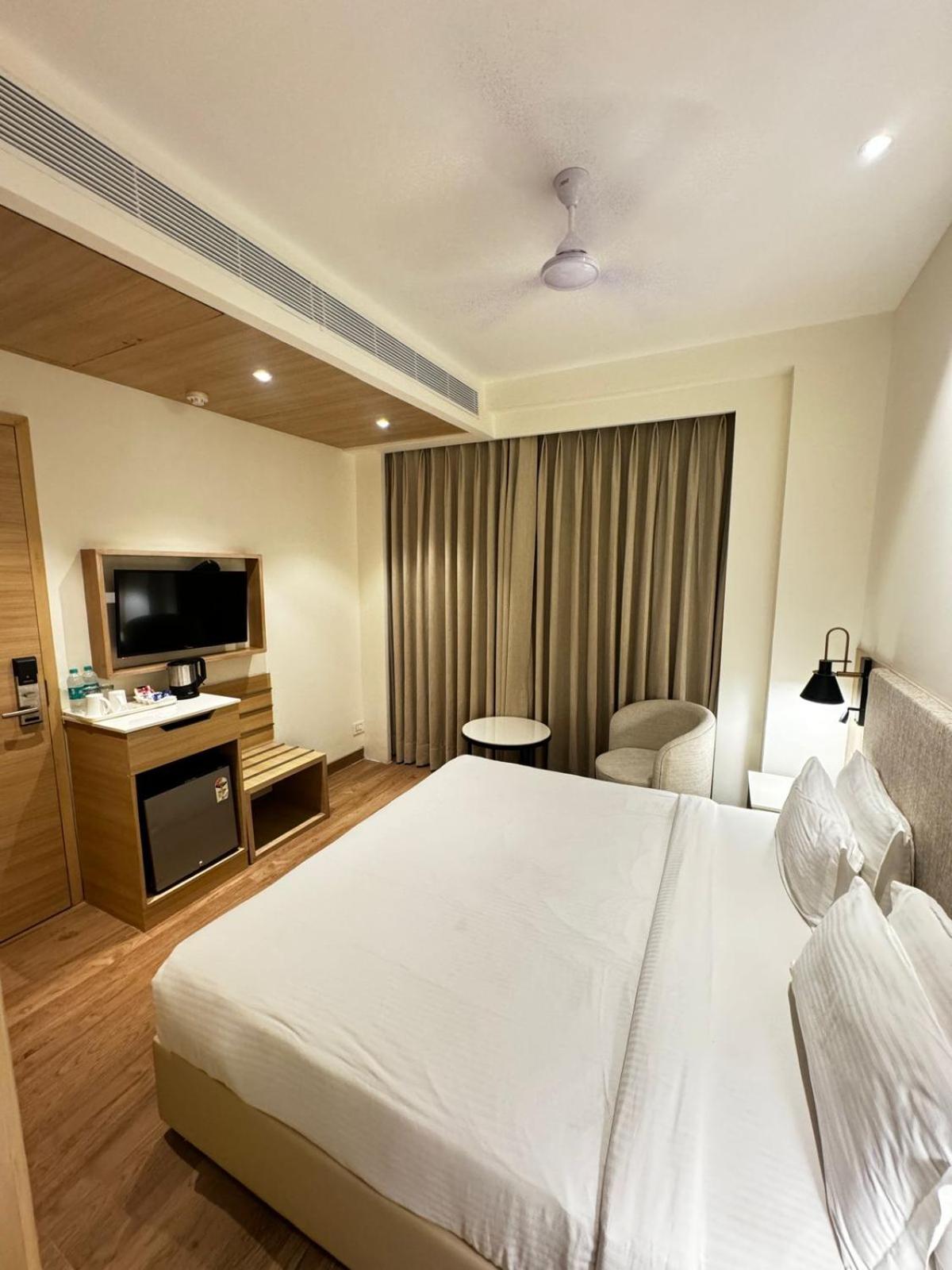 Tulip Inn Zirakpur Εξωτερικό φωτογραφία
