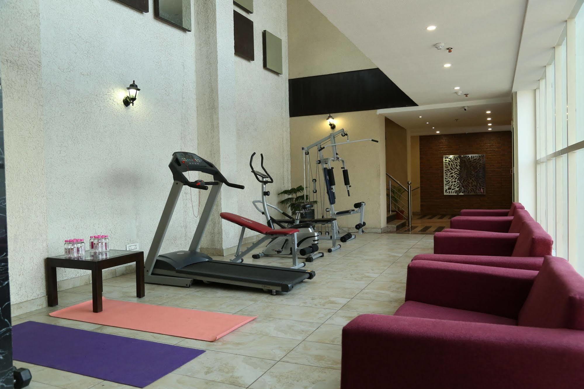 Tulip Inn Zirakpur Εξωτερικό φωτογραφία